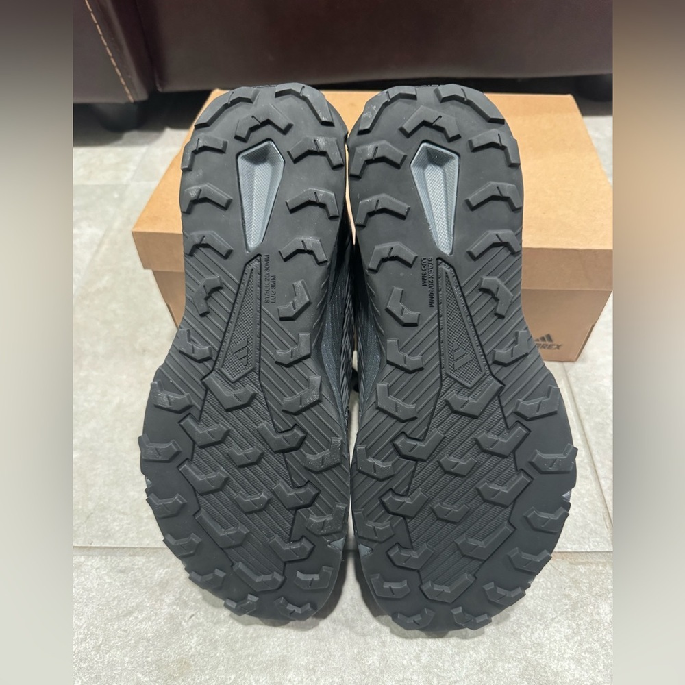 Size 10.5 - Adidas Tracefinder Trail Black Grey - Picture 6 of 7